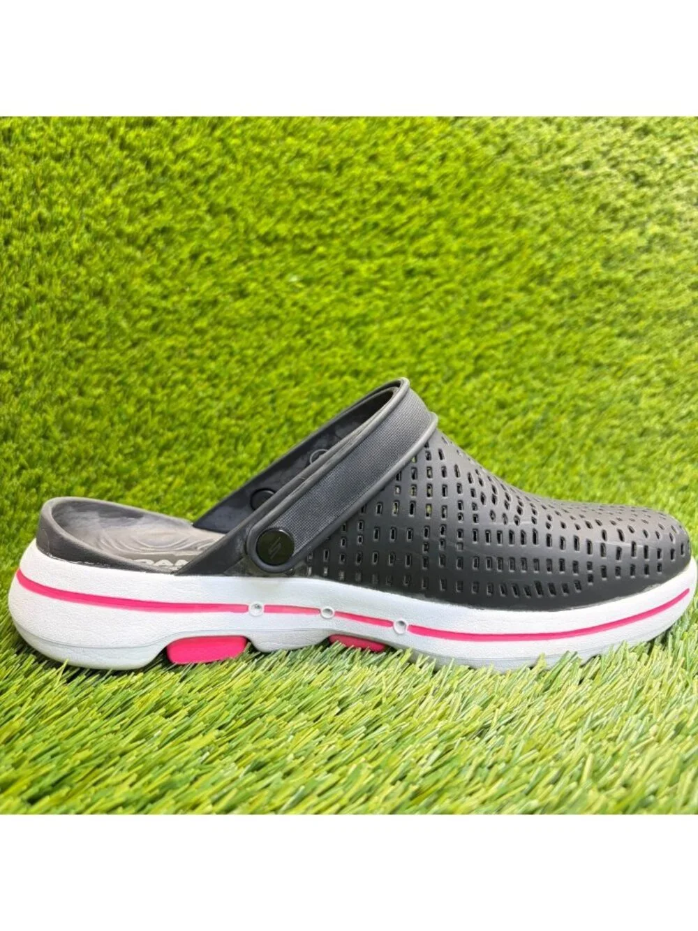 Skechers Foamies Go Walk 5 Womens Size 8 Black Pink Beach Casual Clog Sandals